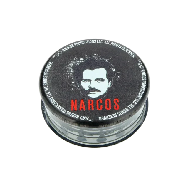 Narcos tredelad grinder ihopsatt, med Narcos-motivet på locket