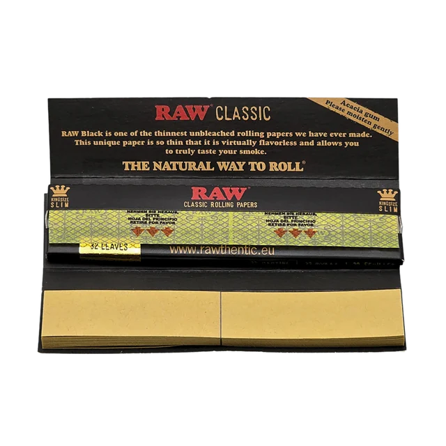 RAW Connoisseur Black King Size Slim + Tips: häftet uppslaget med papper och tips synliga